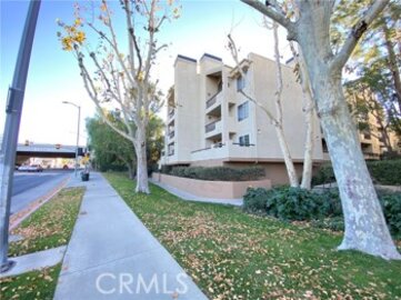 Charming The Met Condominium Located at 5515 Canoga Avenue #115 was Just Sold